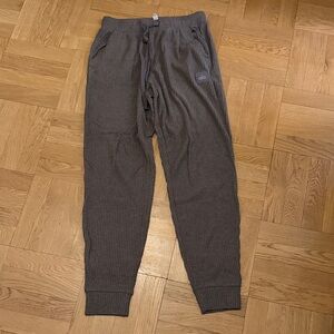 ALO Yoga Women's Muse Sweatpants Charcoal Ribbed Joggers